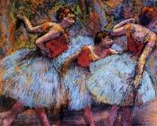 埃德加德加 - Three Dancers, Blue Skirts, Red Blouses